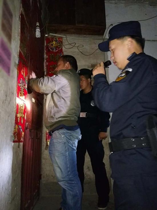 宜春粗心妈妈误将幼女锁家中 