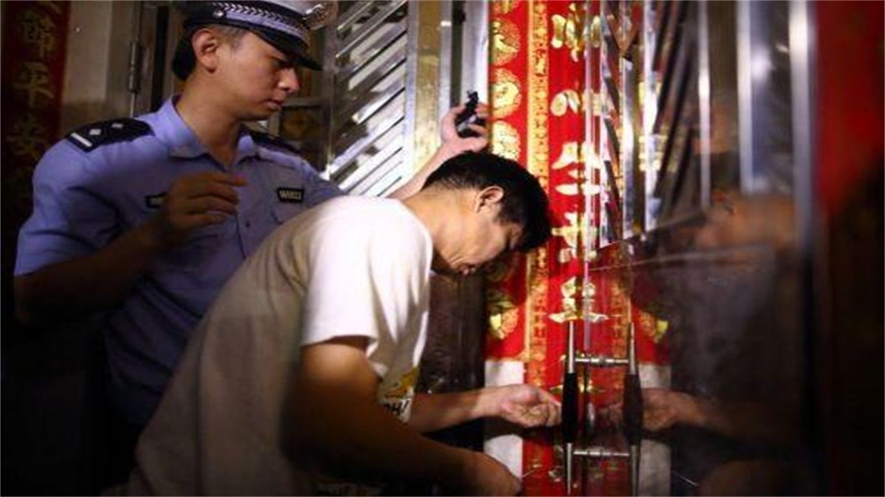 宜春请开锁师傅开了锁后，师傅